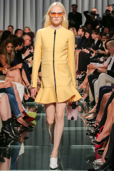 Look 24